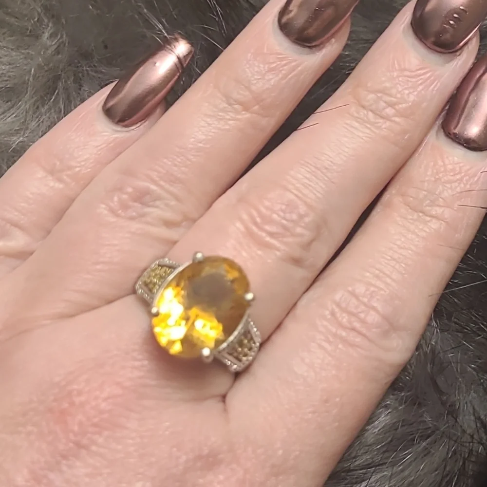 Redvelvetrebel 24ct oval